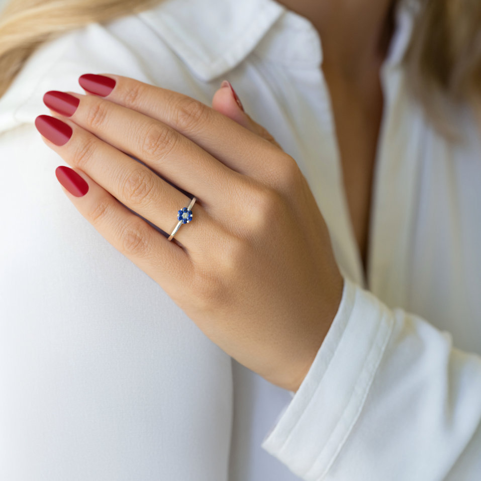 Diamond ring with Ruby Hollings