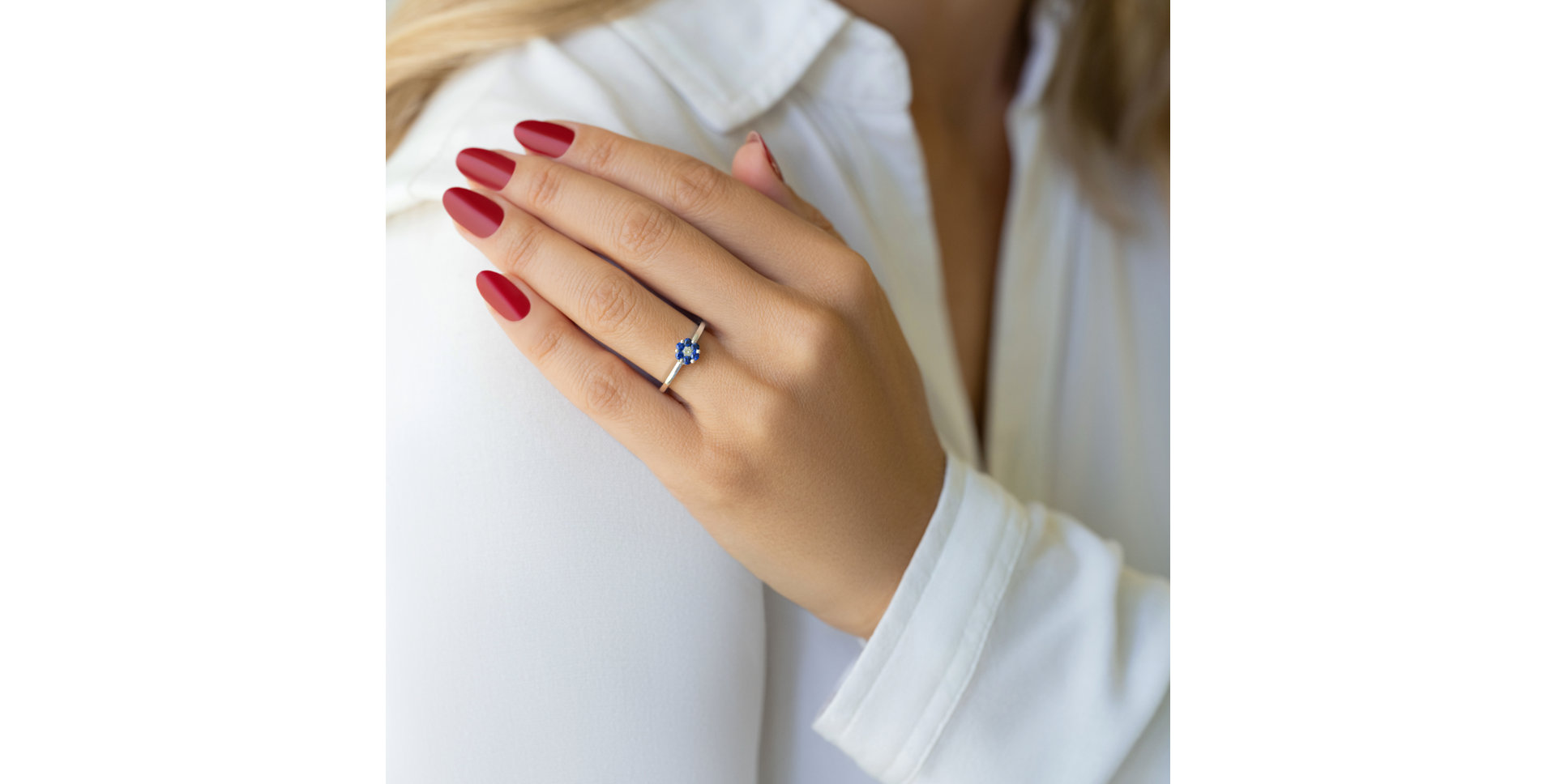 Diamond ring with Sapphire Hollings