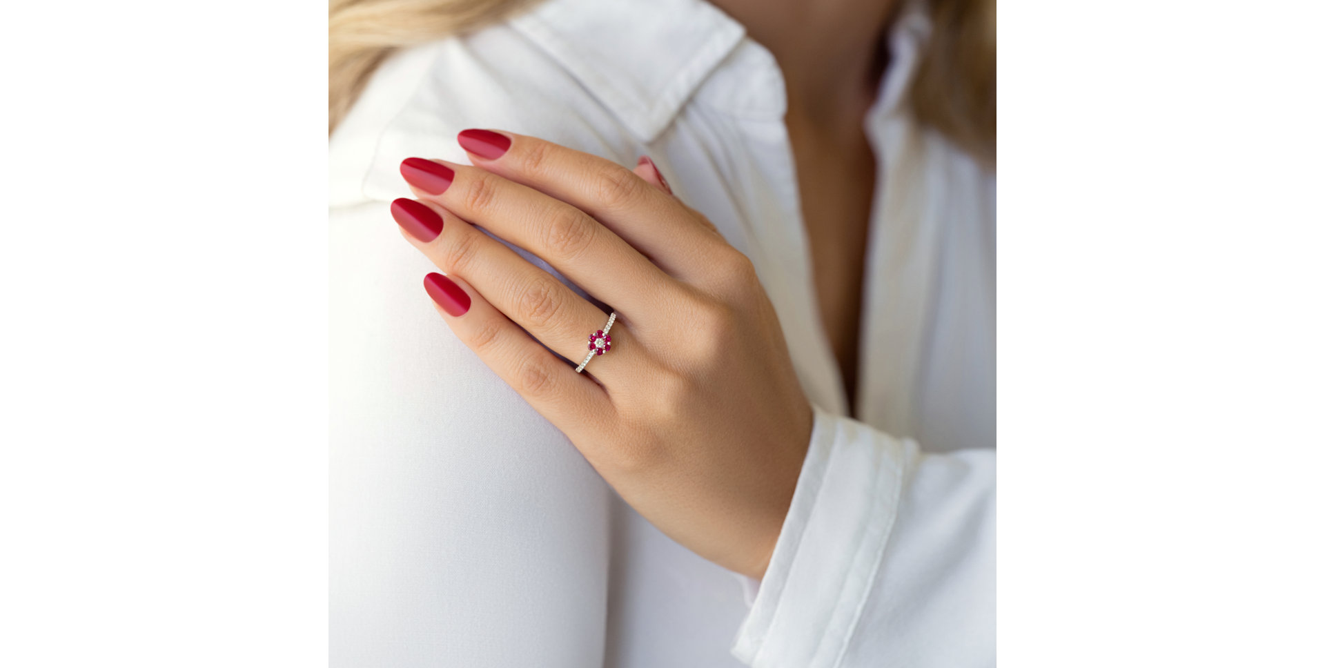 Diamond ring with Ruby Graceful Delicacy