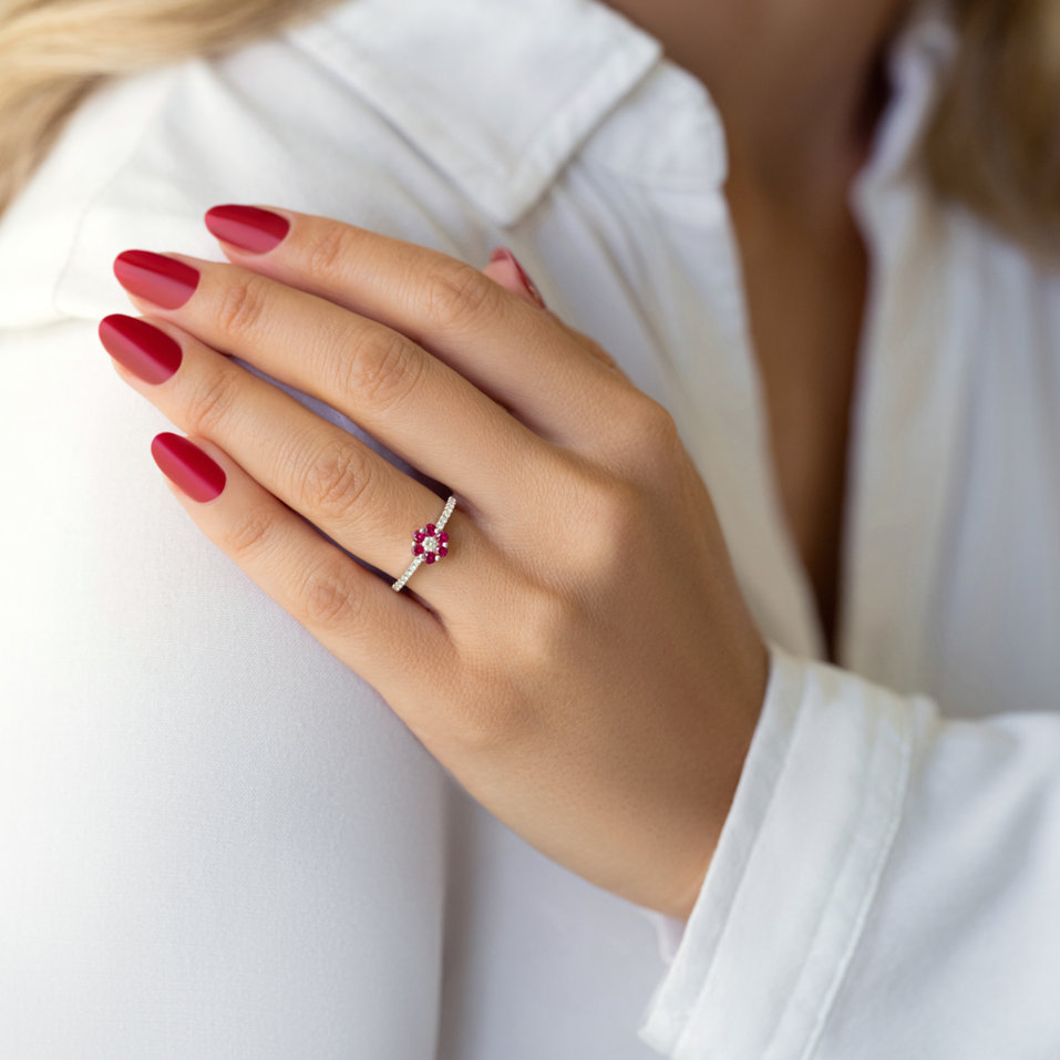 Diamond ring with Ruby Graceful Delicacy