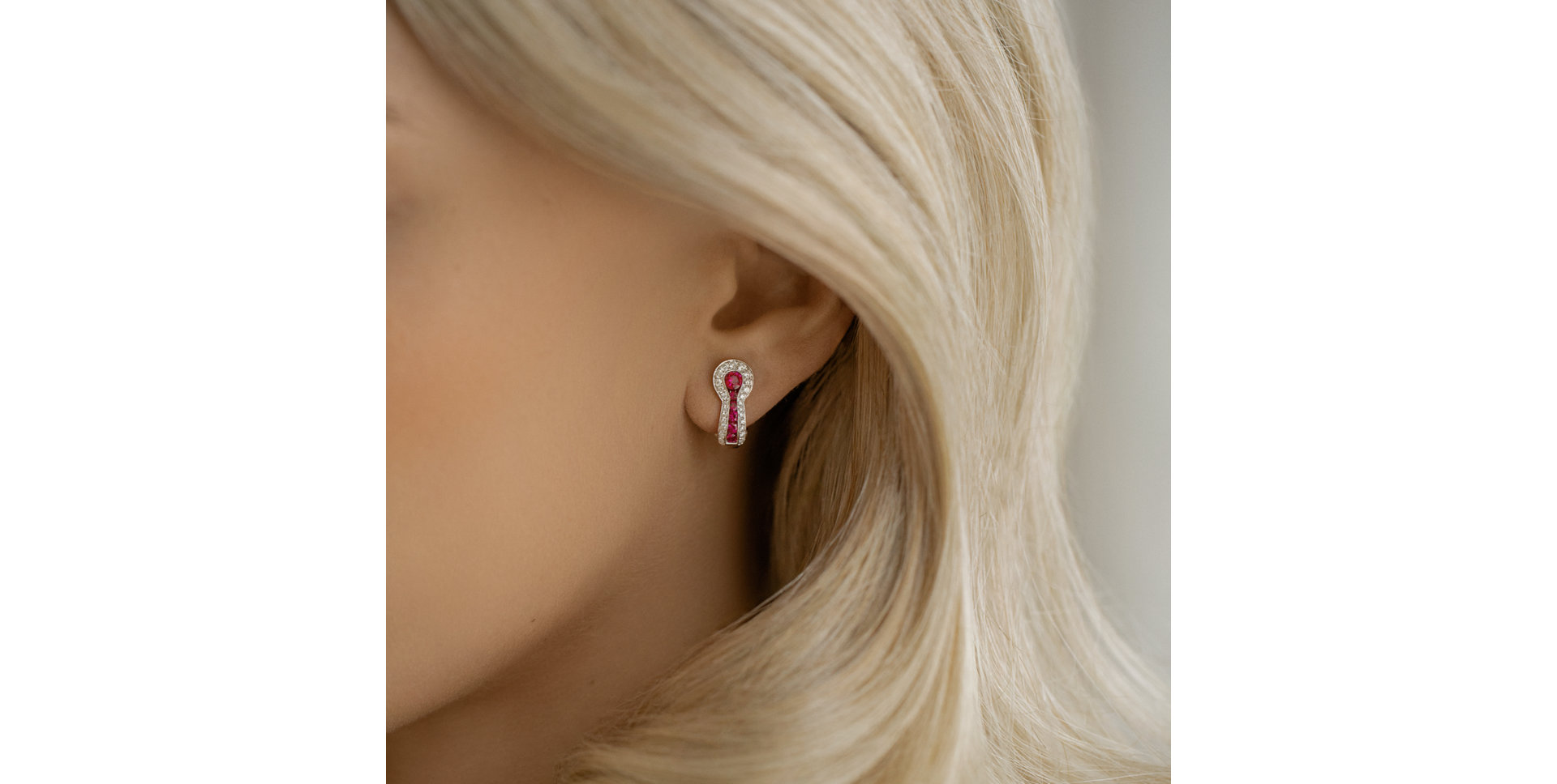 Diamond earrings and Sapphire Dark Bella