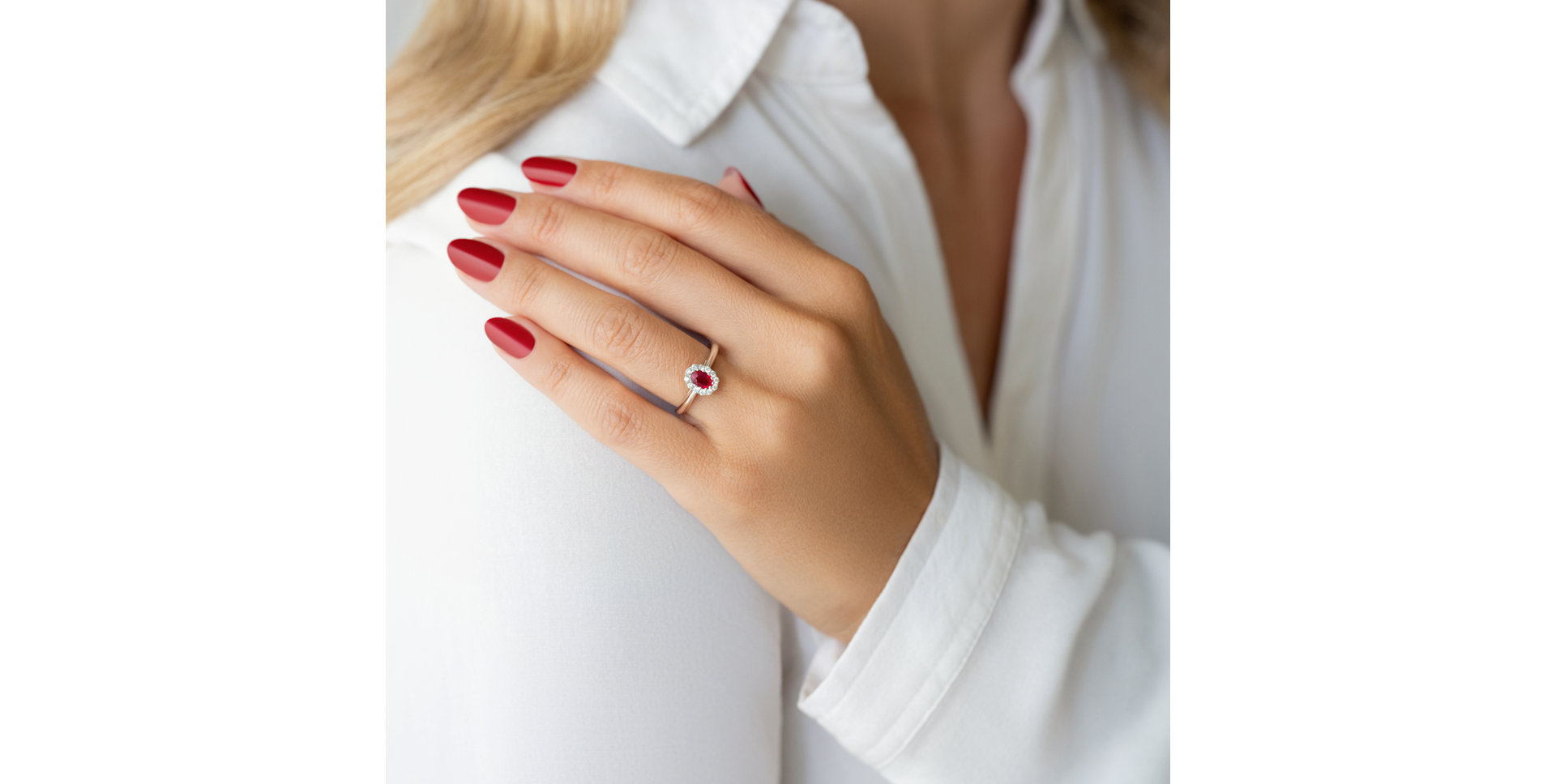 Diamond ring with Ruby Mazthoril