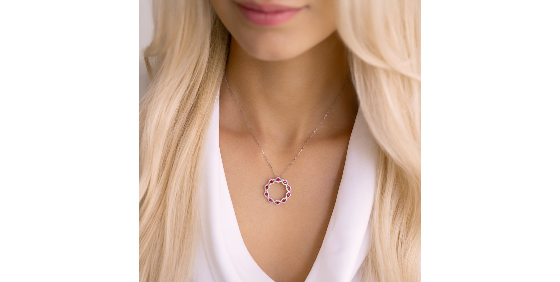 Diamond pendant with Sapphire Laronda