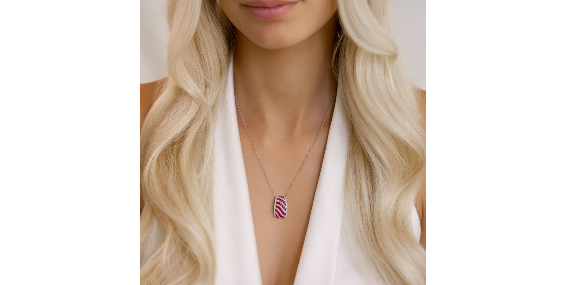Diamond pendant with Ruby Alexandria
