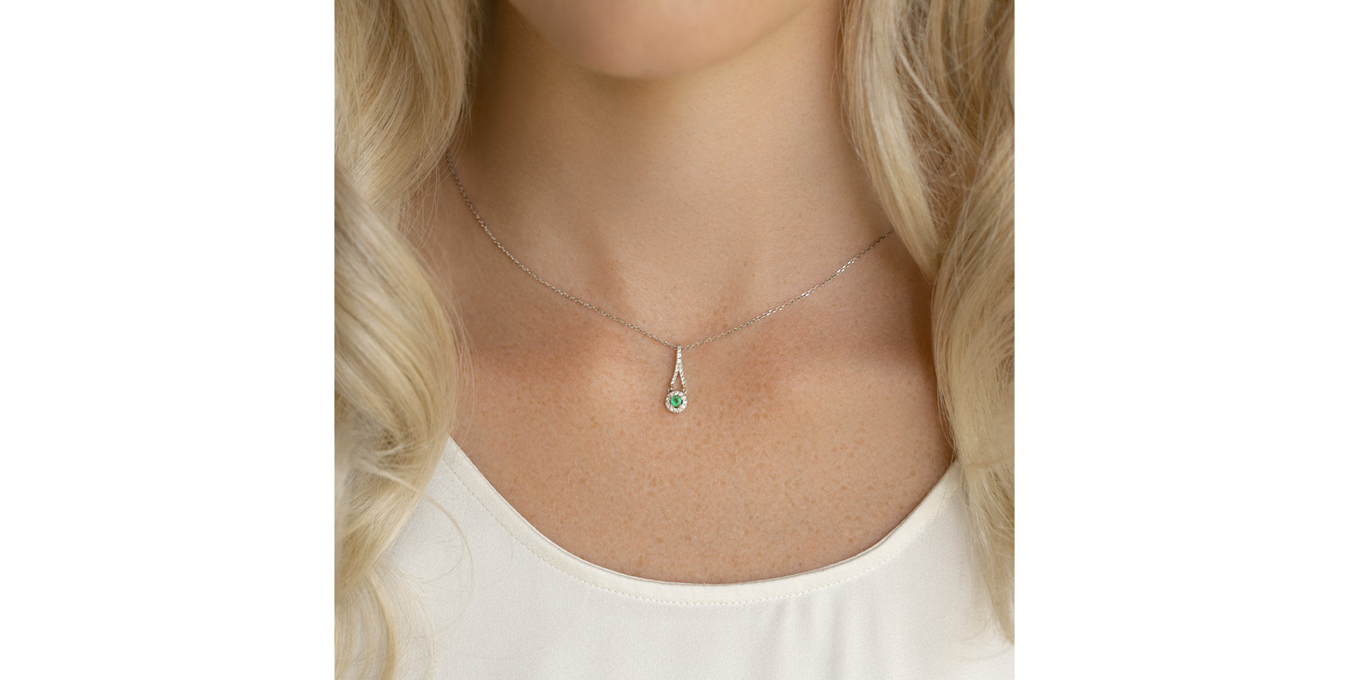 Diamond pendant with Emerald Green Fate