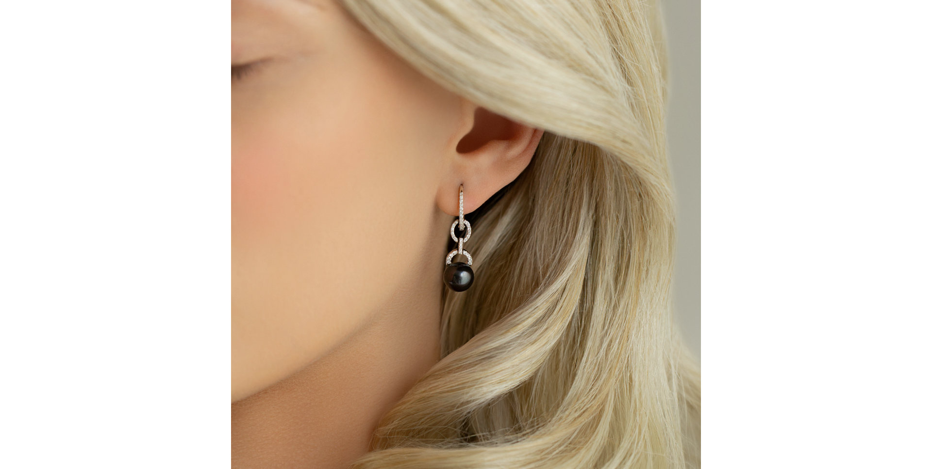 Diamond earrings with Pearl Ocean of Desires