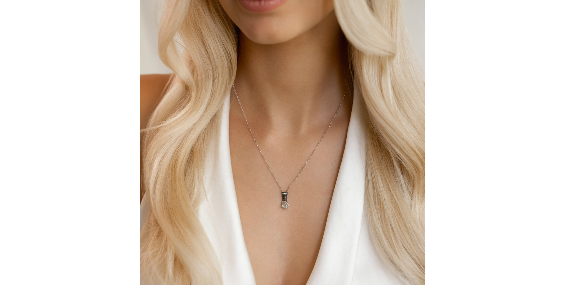 Necklace with black and white diamonds Hand of power
