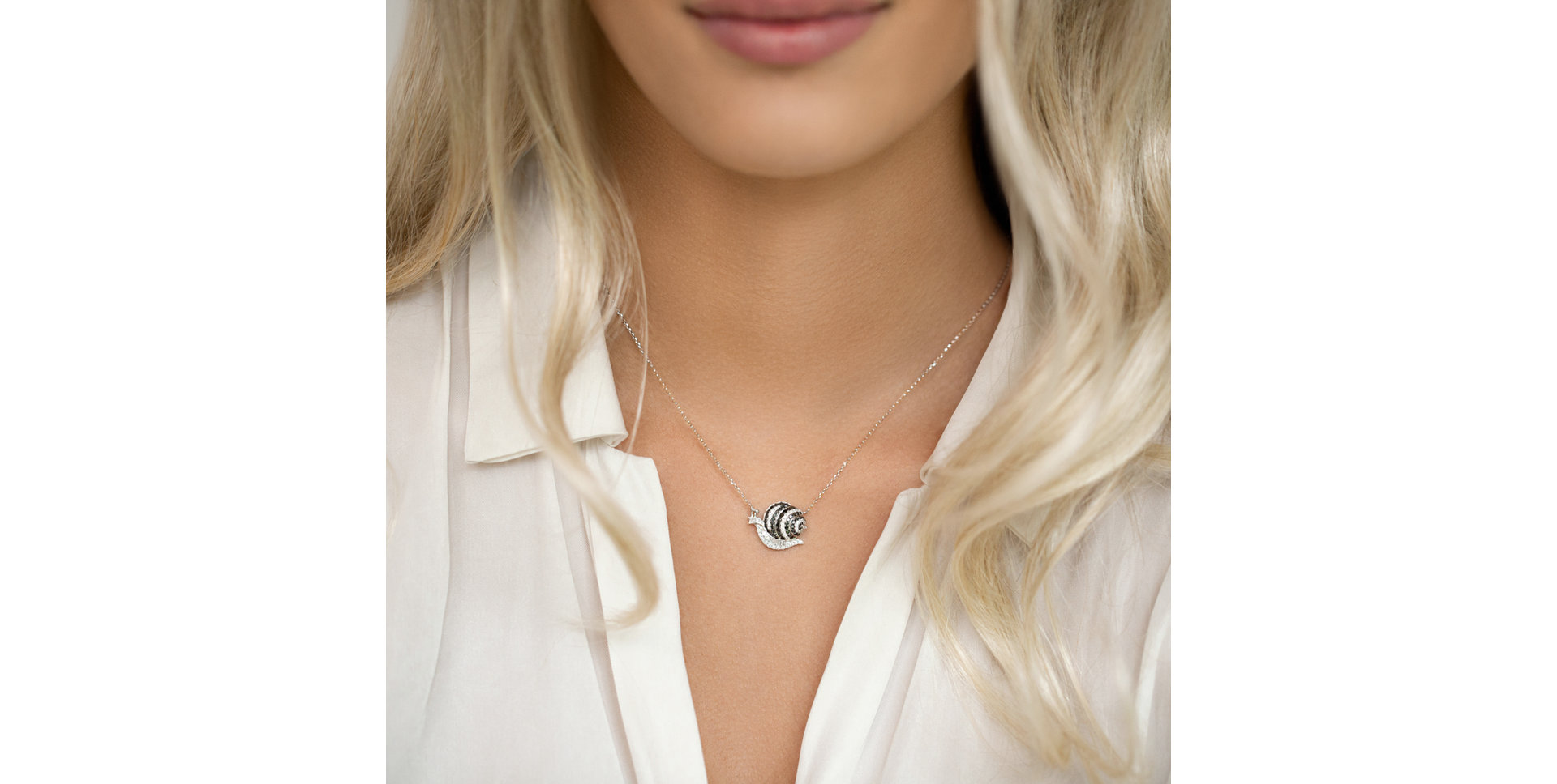 Necklace with black and white diamonds Fantasy Snail