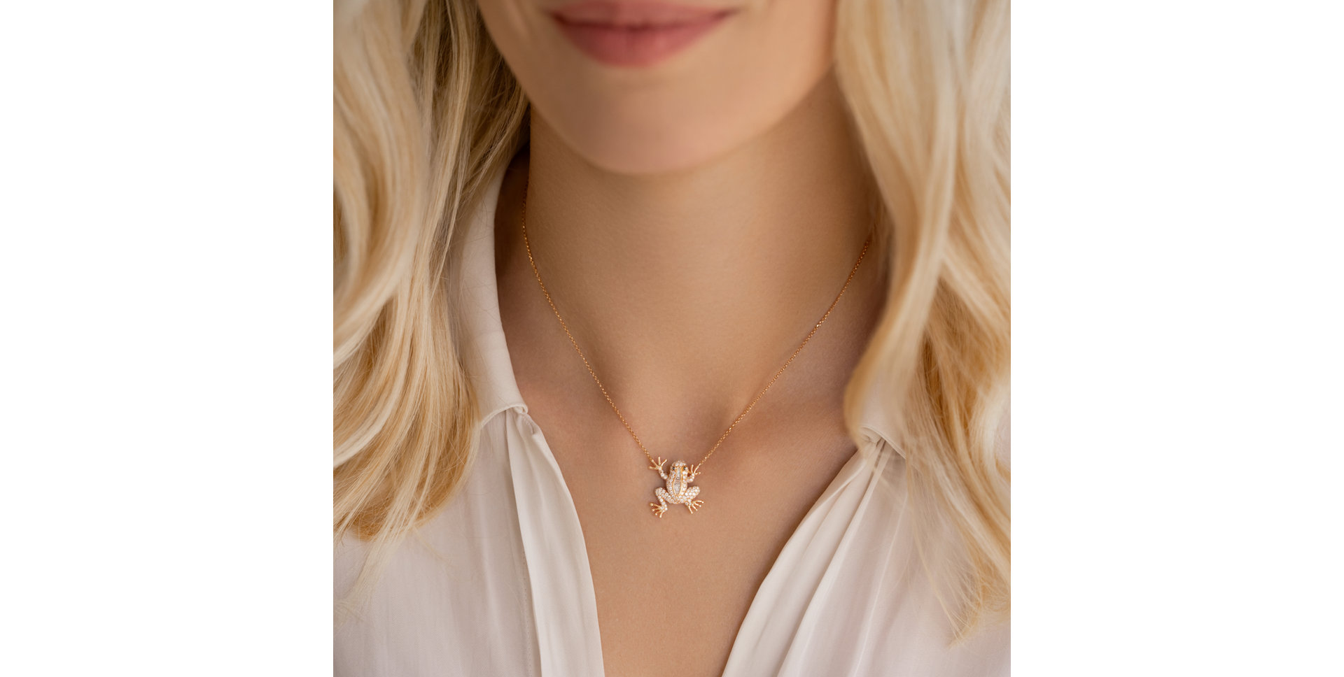 Necklace with black and white diamonds Magic Frog