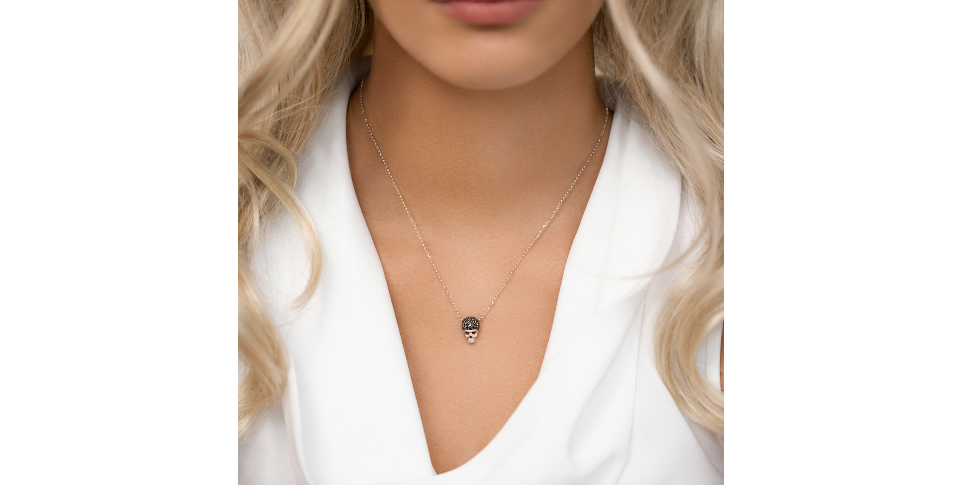 Necklace with black diamonds Memento Mori