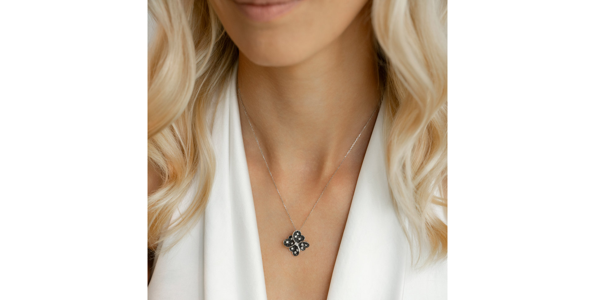 Pendant with black and white diamonds Dark Blossom