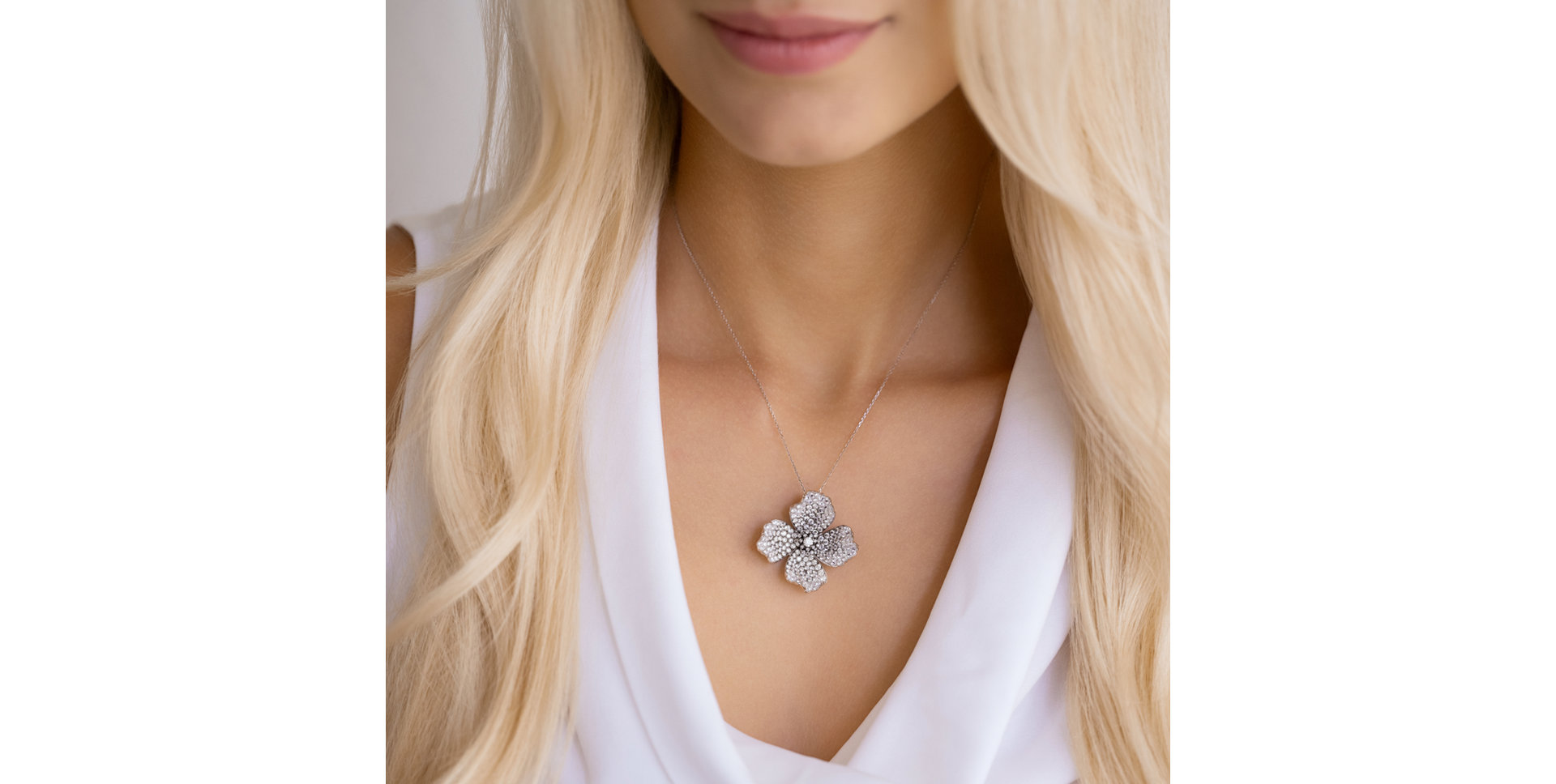 Diamond pendant Les Roses