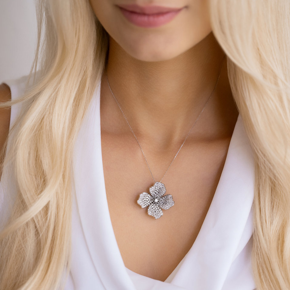 Diamond pendant Les Roses