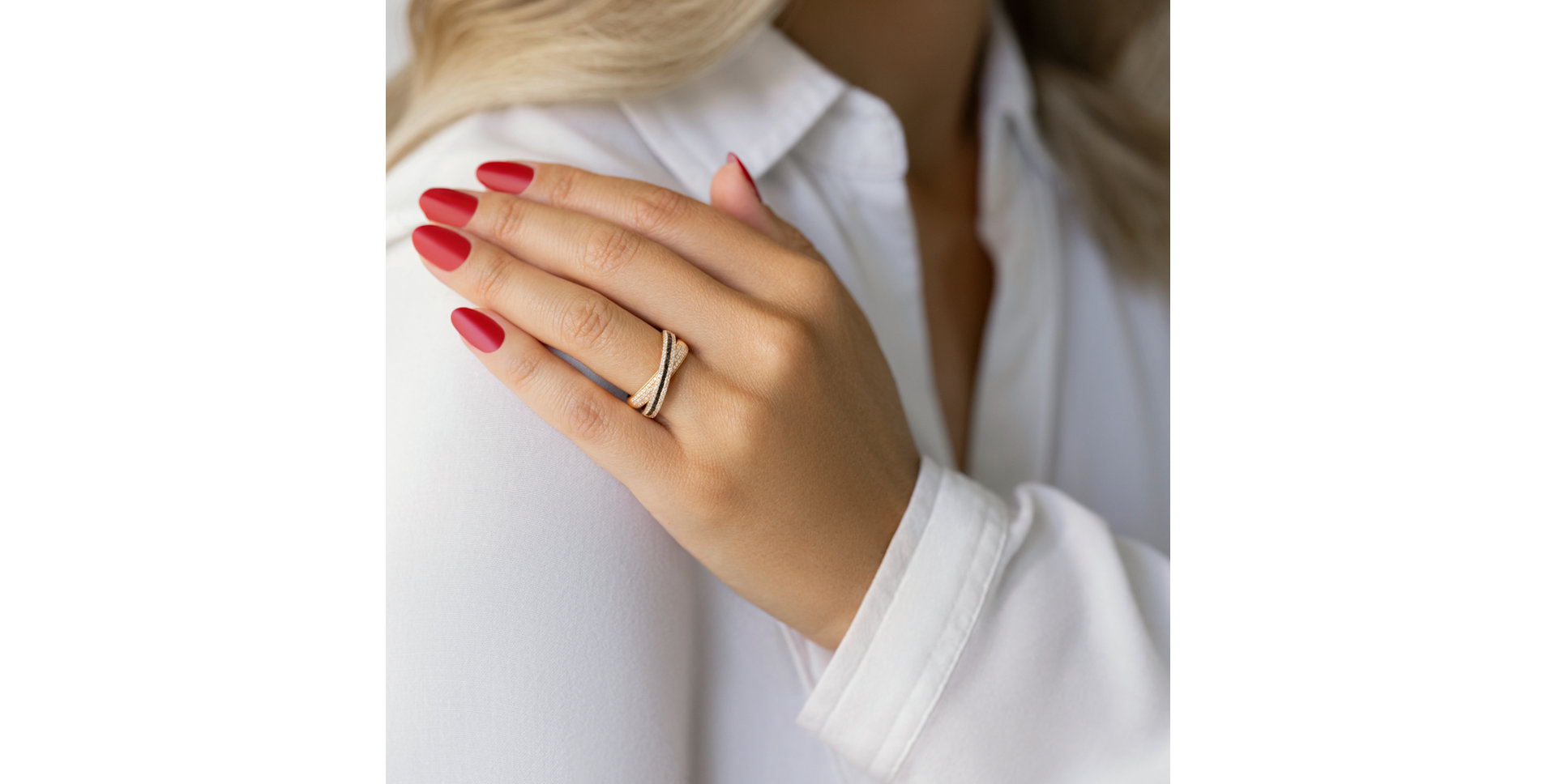 Ring with black and white diamonds Talthressar