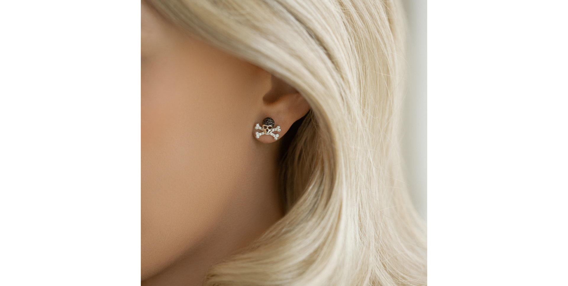 Earrings with black and white diamonds Luxury Skull