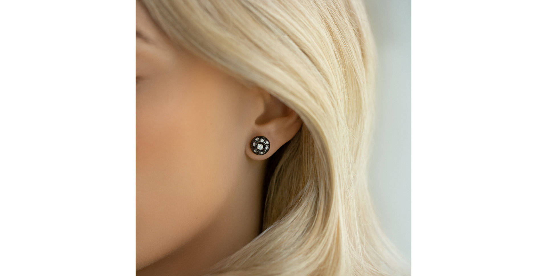 Earrings with black and white diamonds Provocative
