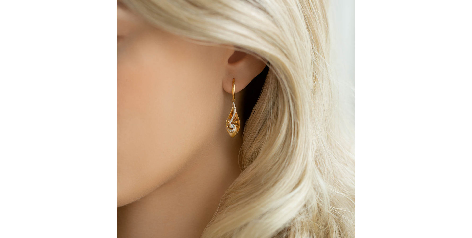 Diamond earrings Paaliaq