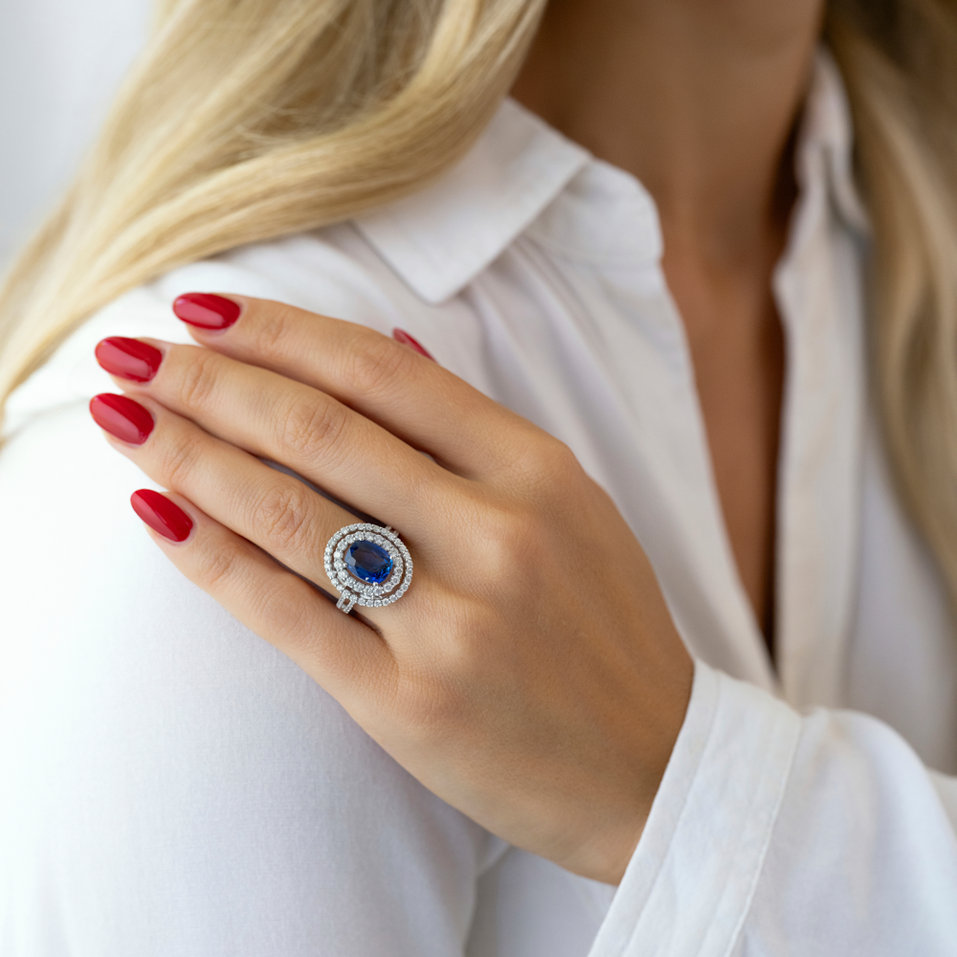 Diamond ring with Sapphire Mira