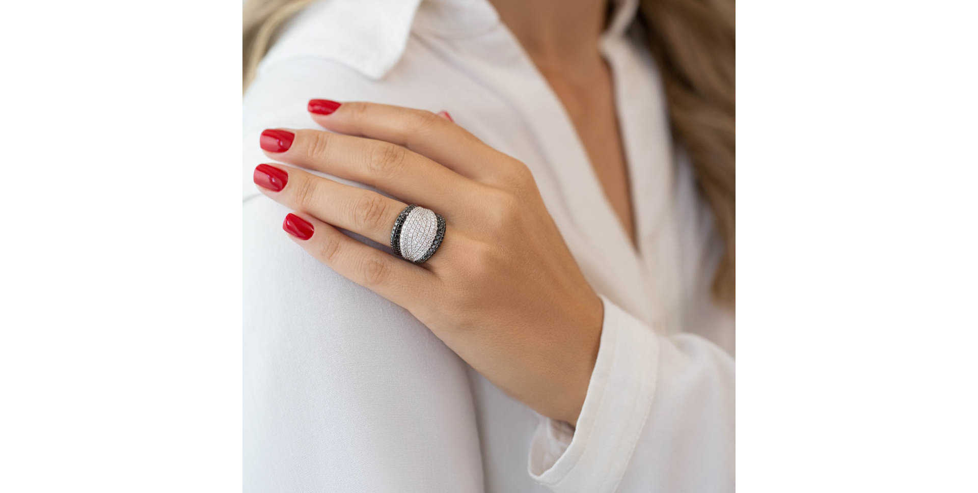 Ring with black and white diamonds King of Ocean