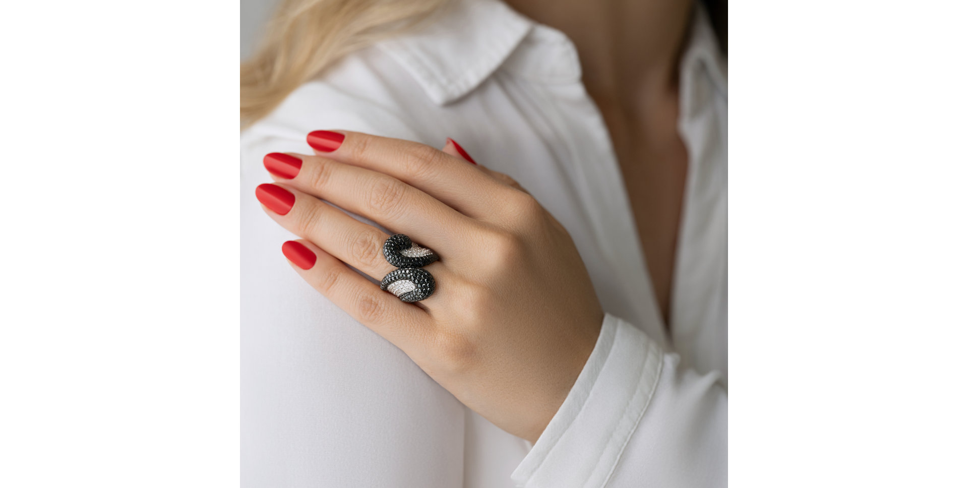 Ring with black and white diamonds Bambi