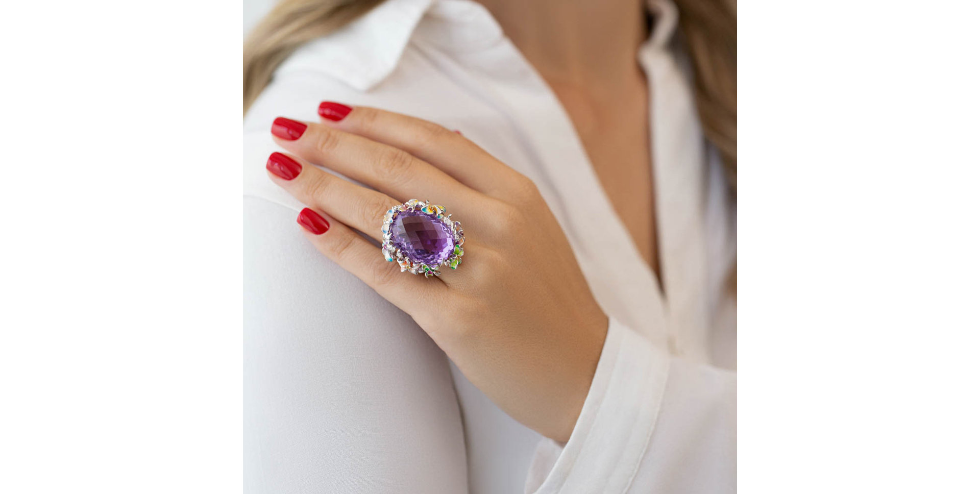 Diamond ring and gemstones Latin Lady