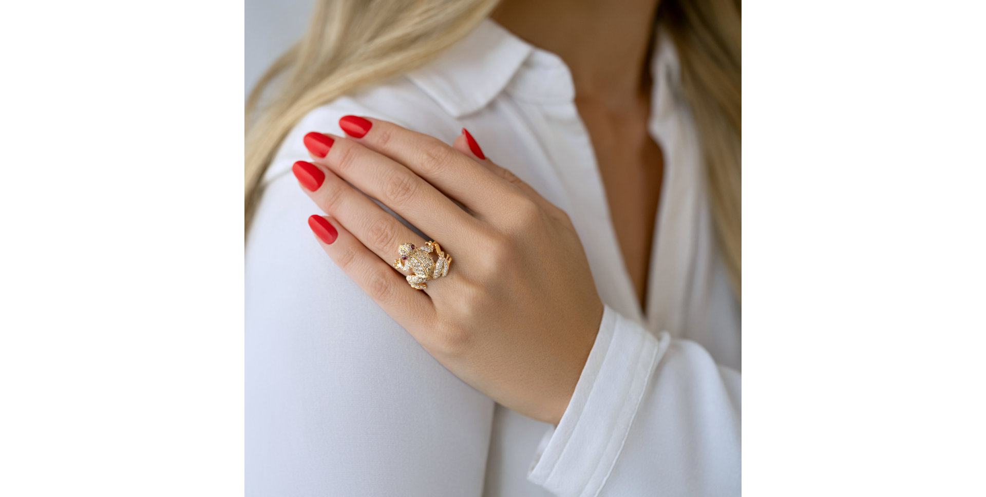 Ring with brown and white diamonds and Ruby Miracle Frog