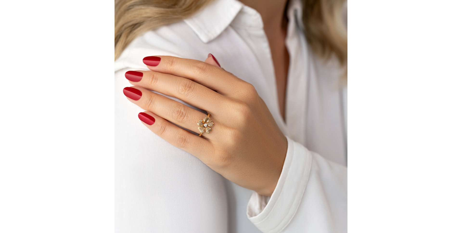 Ring with brown and white diamonds Fabulous Treasure