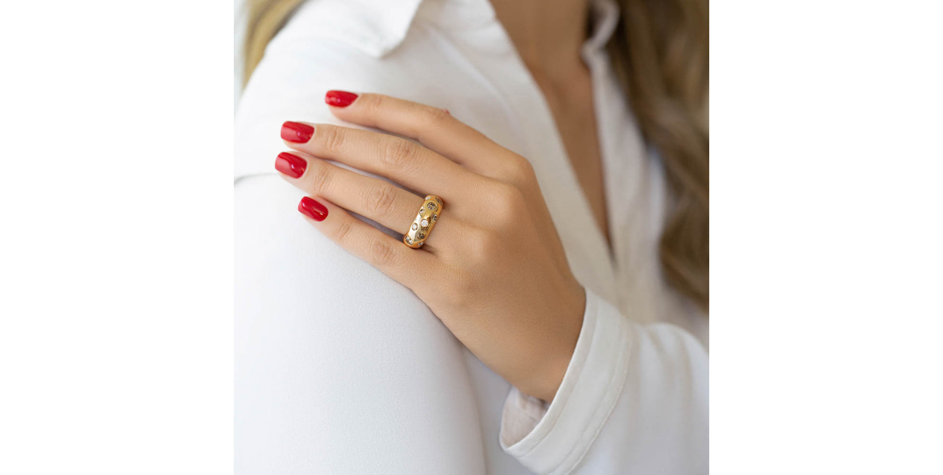 Ring with brown and white diamonds Fergie