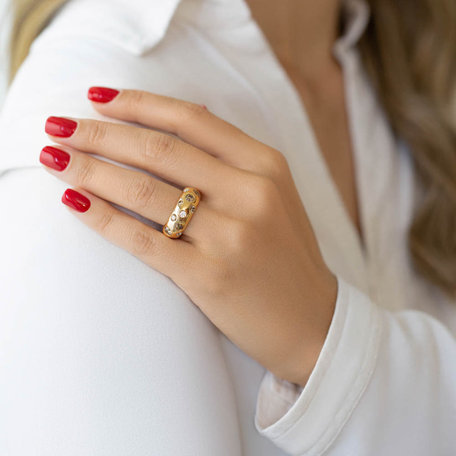 Ring with brown and white diamonds Fergie