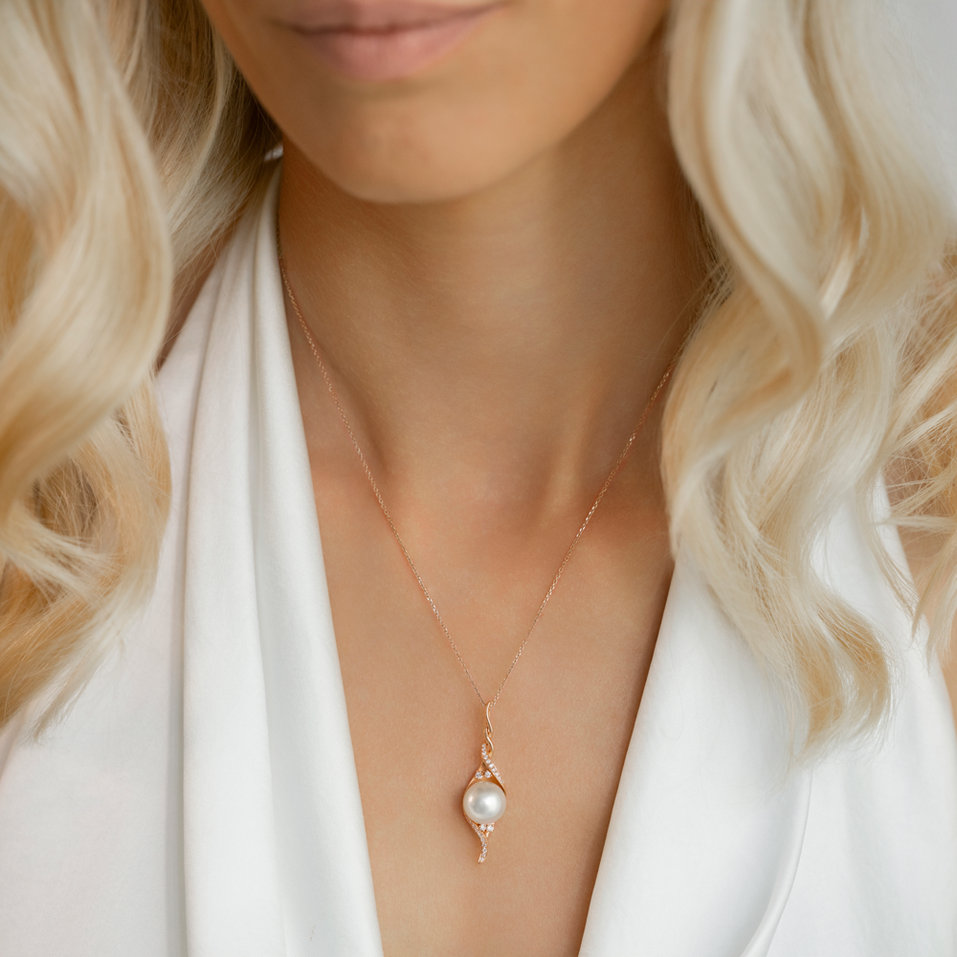 Diamond pendant with Pearl Kahliste
