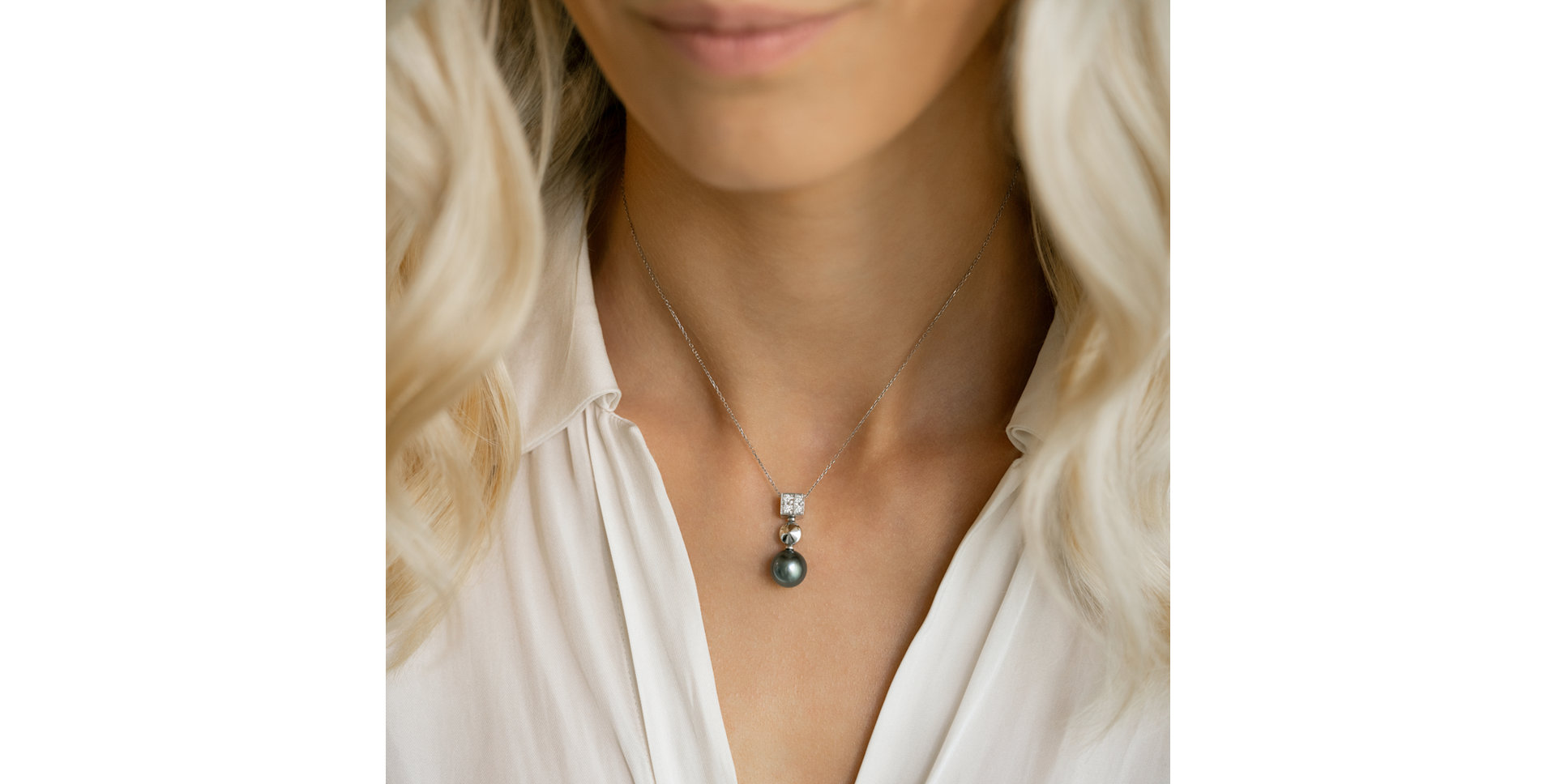 Diamond pendant with Pearl Tanigrei