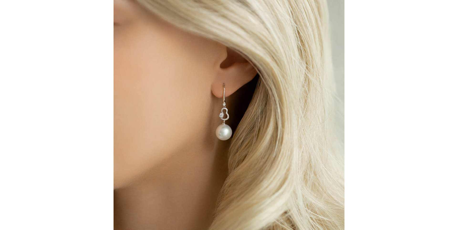Diamond earrings with Pearl Esdras