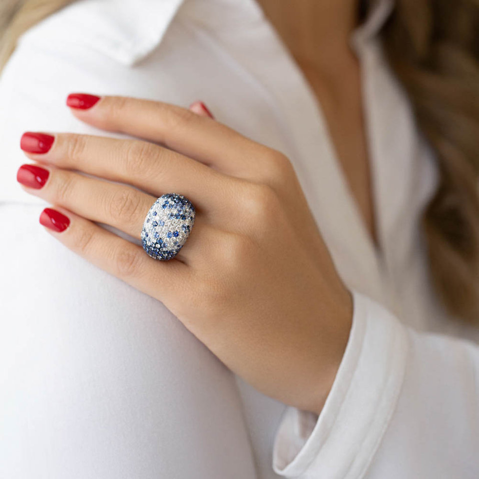 Diamond ring with Sapphire Place of Dreams