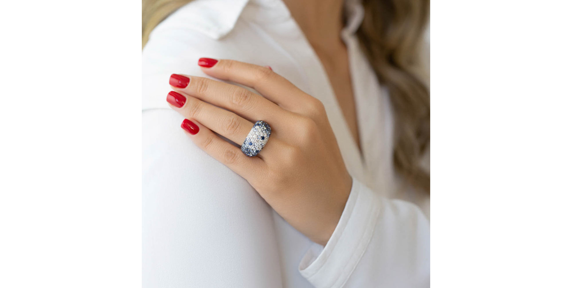 Diamond ring with Sapphire Blue Dream