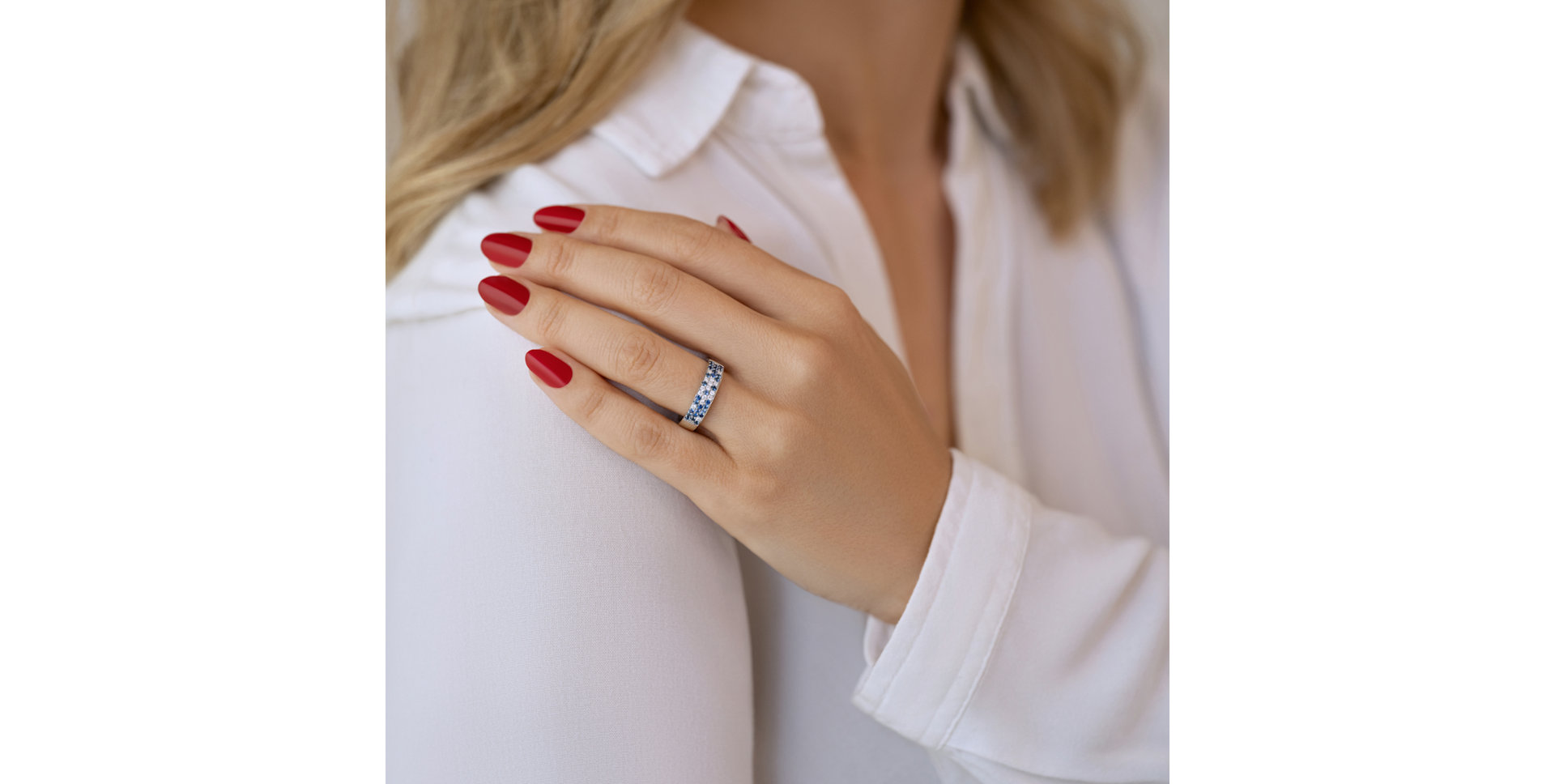 Diamond ring with Sapphire Blue Sky