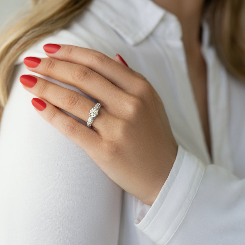 Diamond ring Moon's Anthem