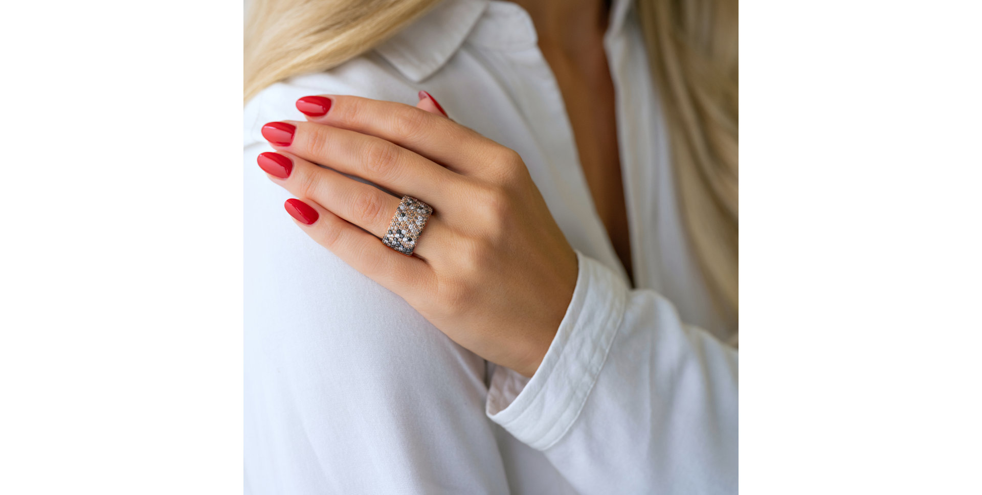 Ring with white, brown and black diamonds Betsy