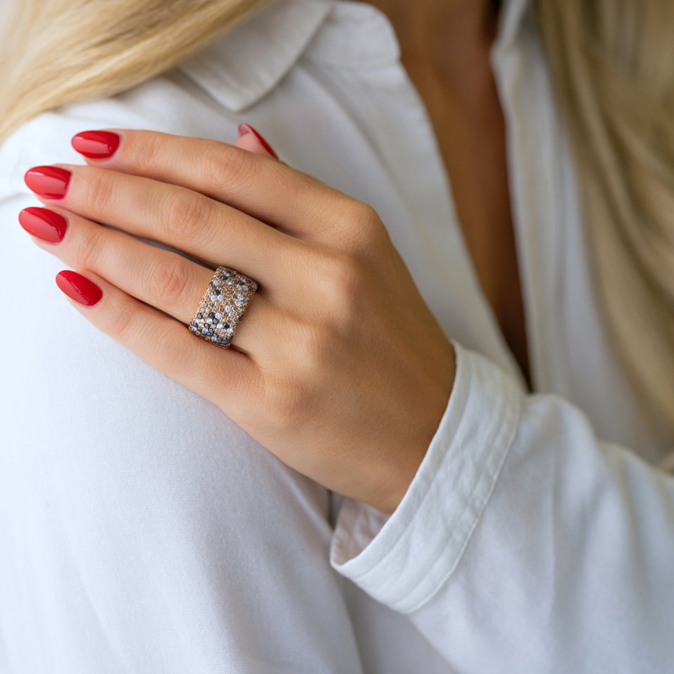 Ring with white, brown and black diamonds Betsy