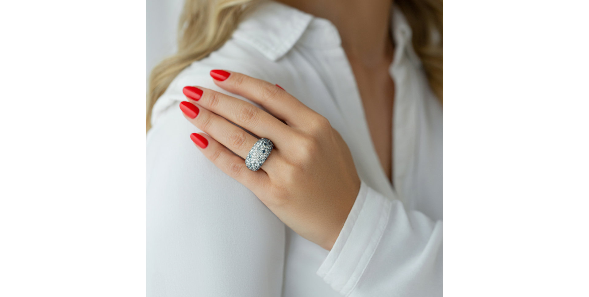 Diamond ring with Sapphire Schazzenan