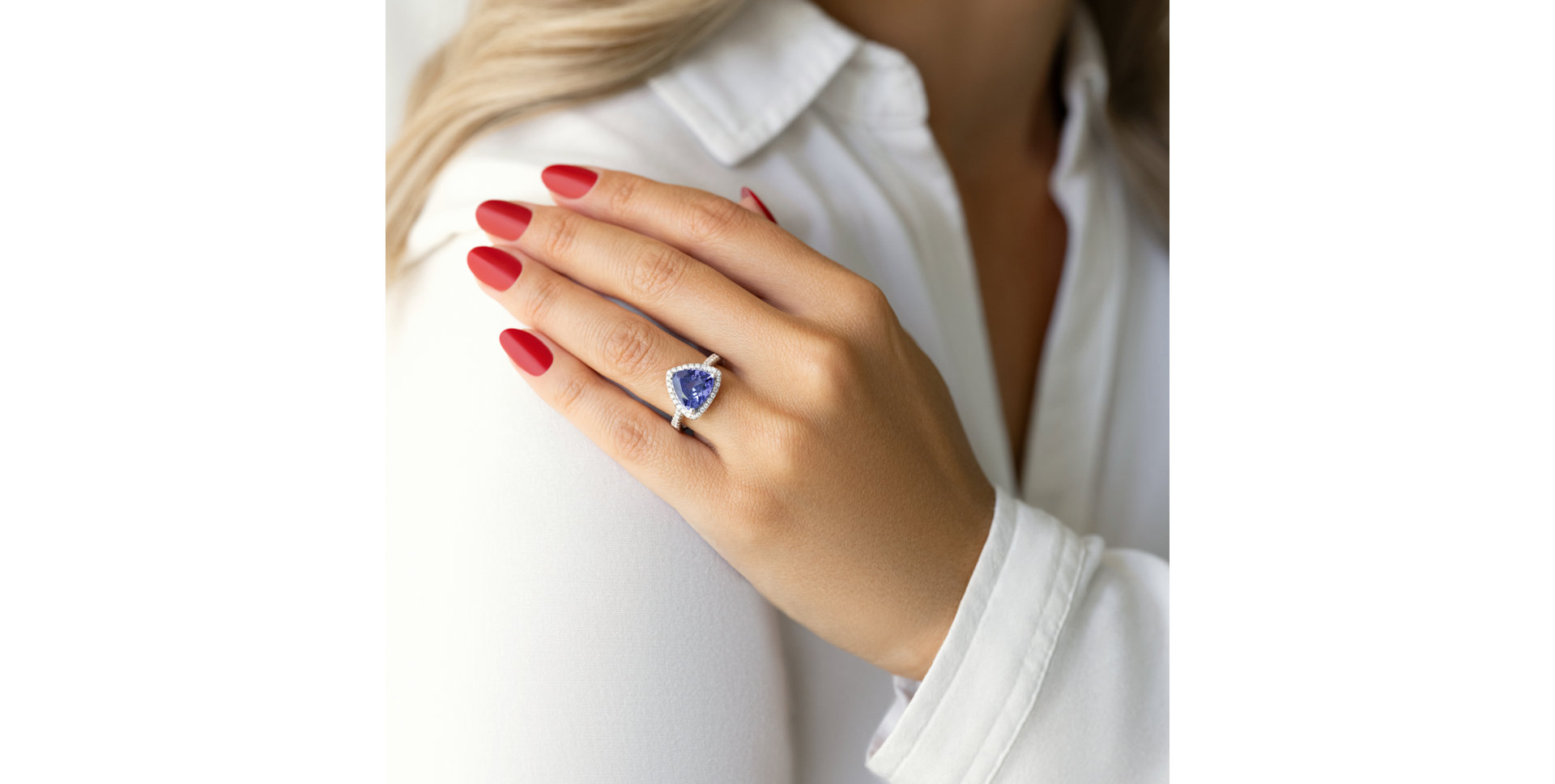 Diamond ring with Tanzanite Posh Lady