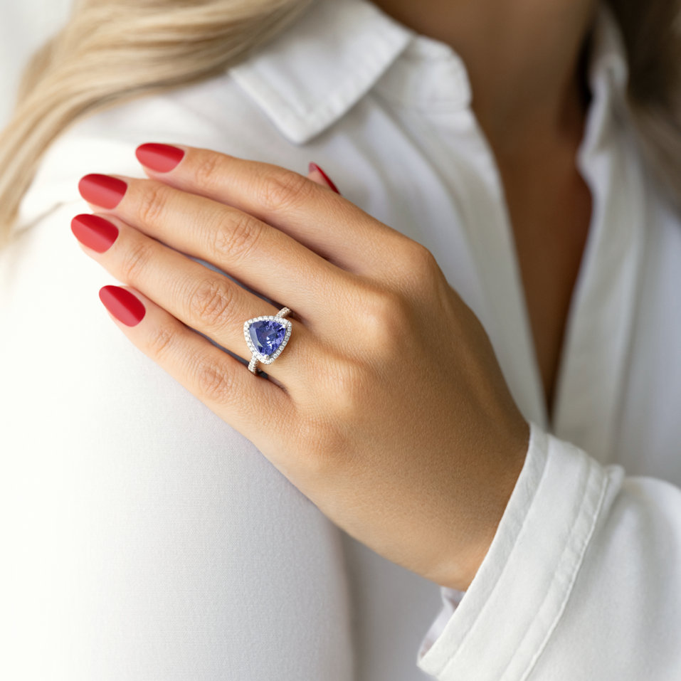 Diamond ring with Tanzanite Posh Lady