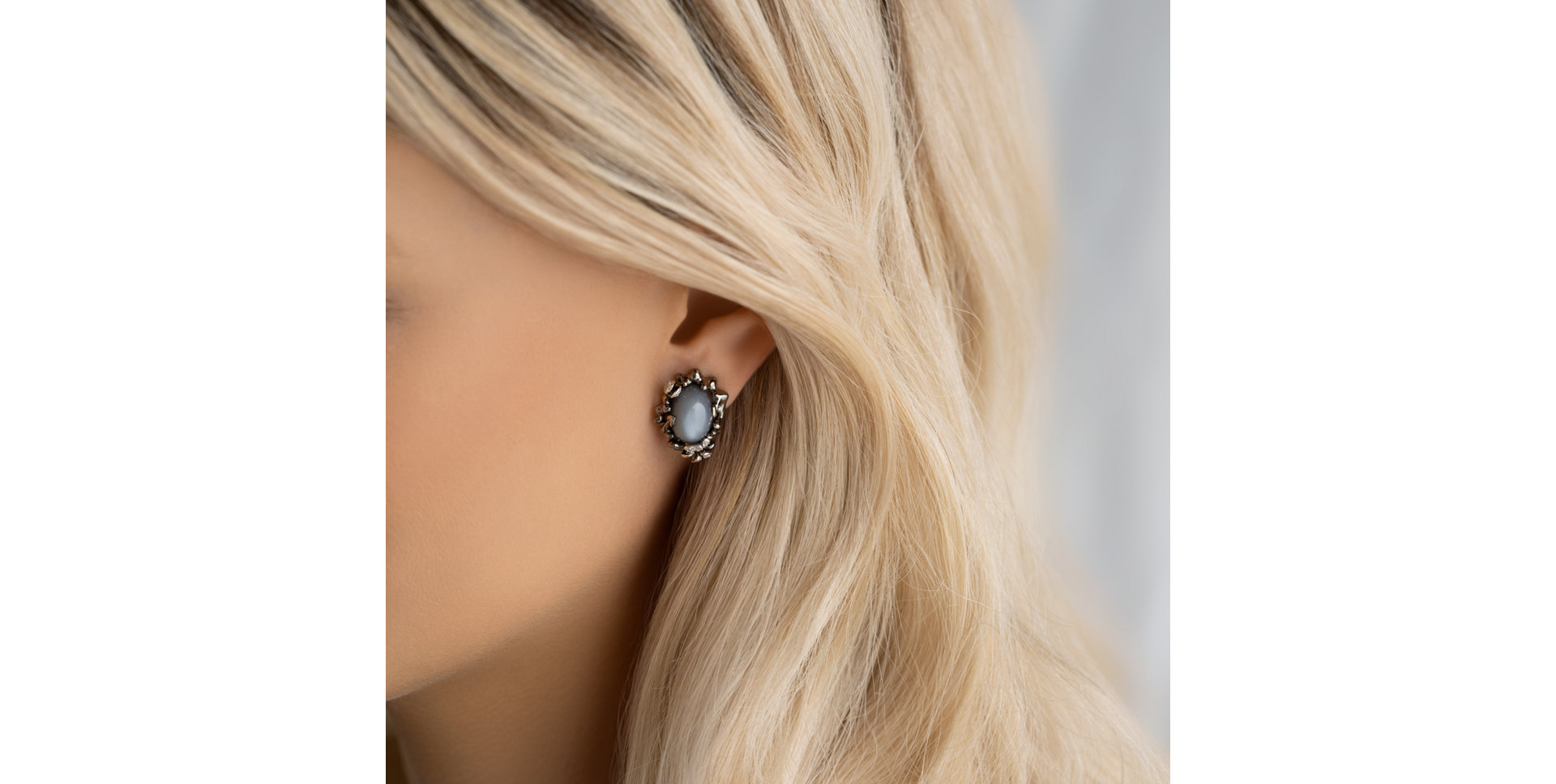 Diamond earrings with Moonstone Woolley