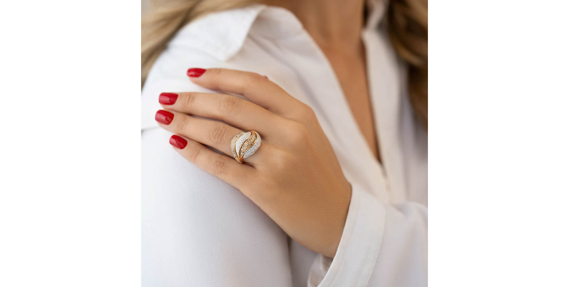 Ring with brown and white diamonds Candra