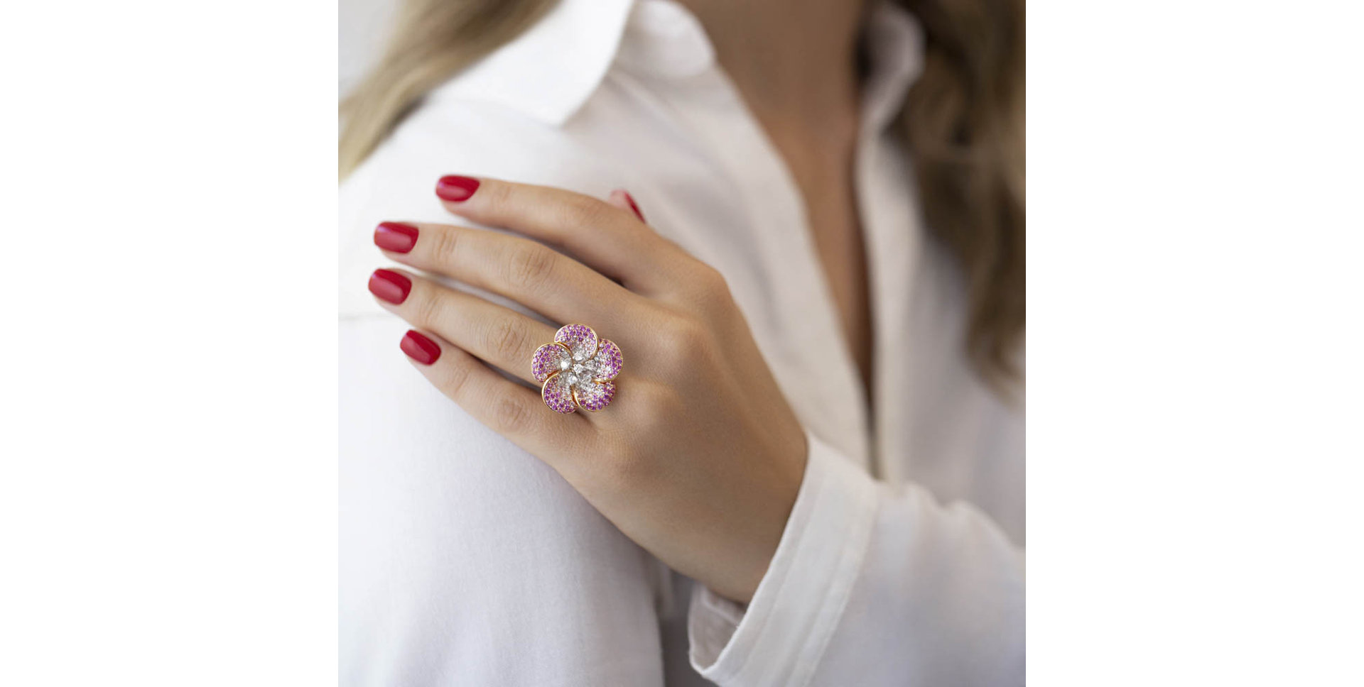 Diamond ring with Sapphire Romantic Bloom