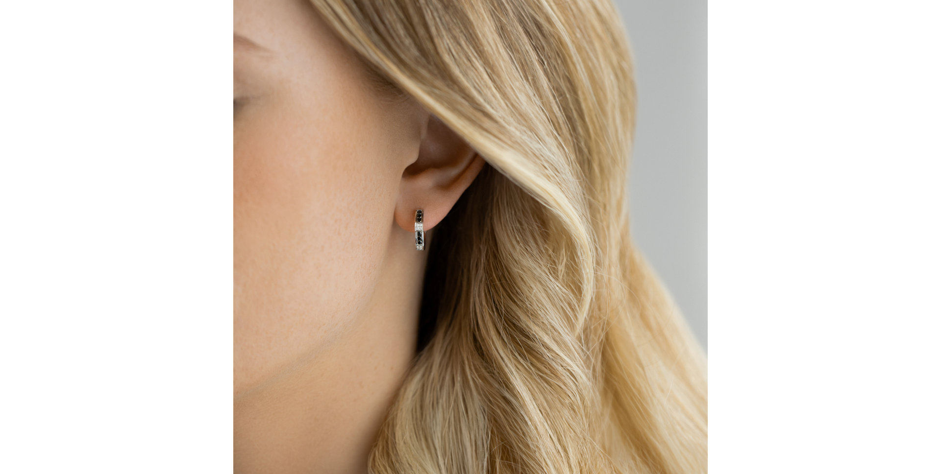 Earrings with black and white diamonds Dark Line