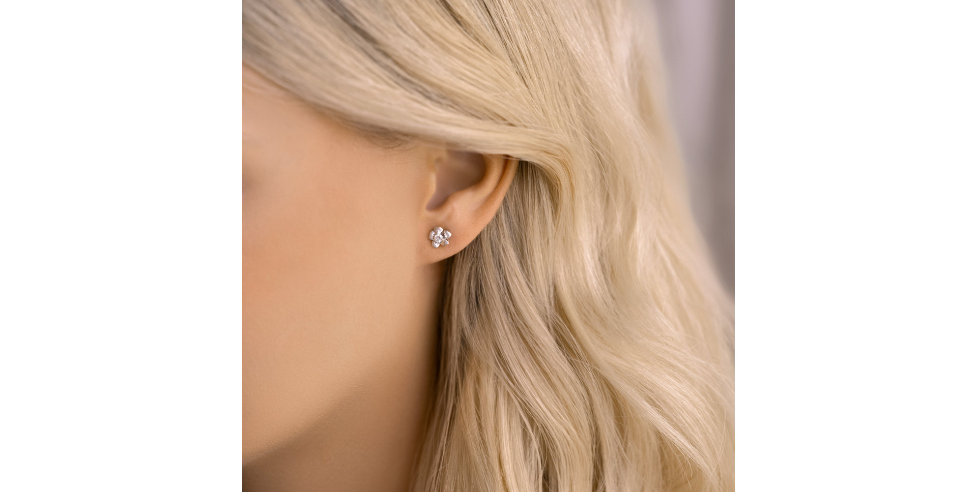 Diamond earrings Blooming Simplicity