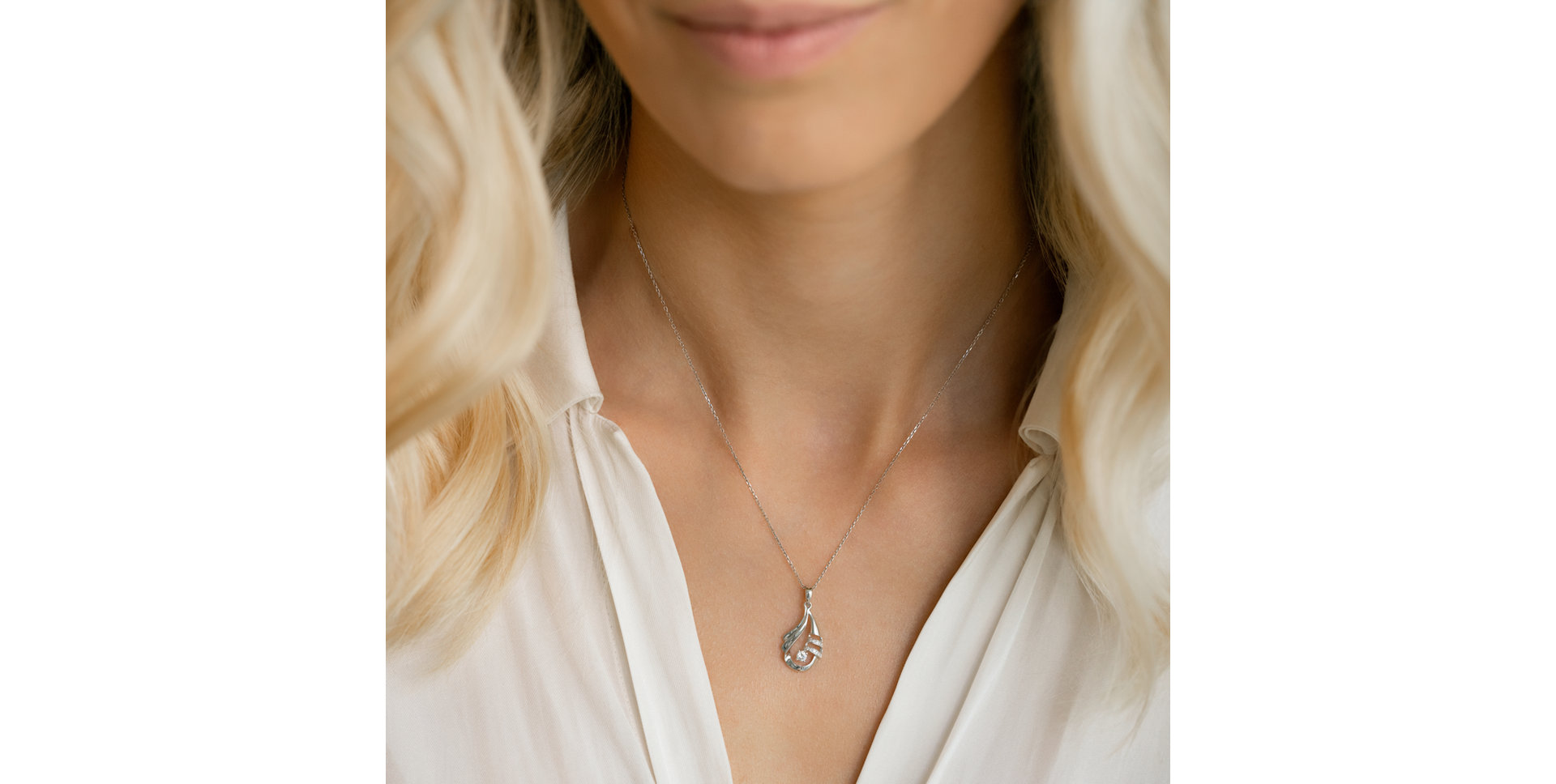 Diamond pendant Surrvive Glance