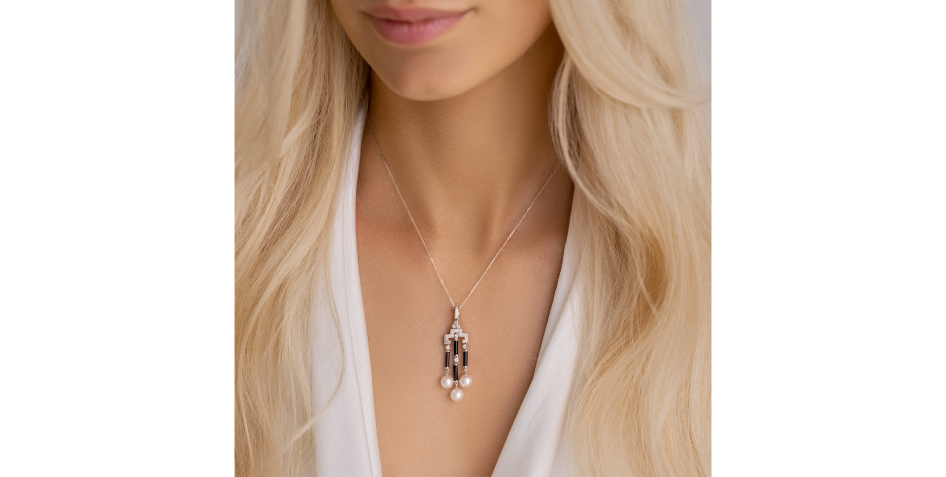 Diamond pendant with Onyx and Pearl Art of Underwater