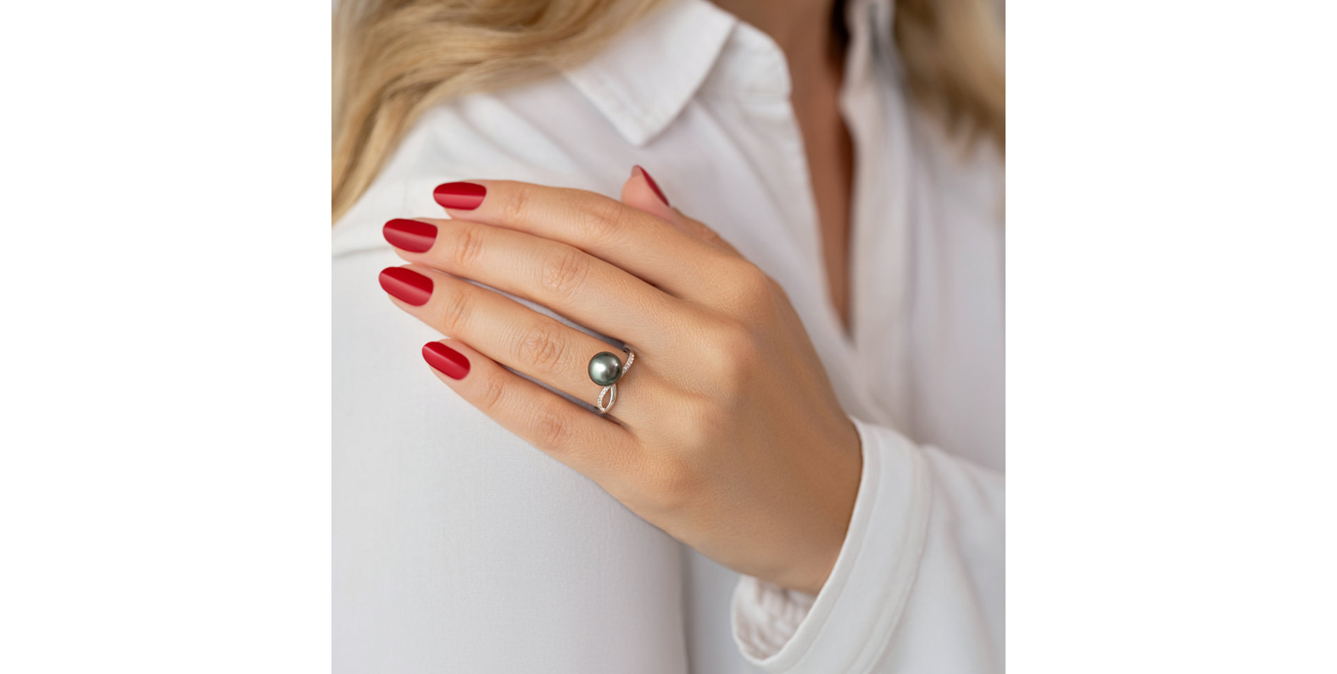 Diamond ring with Pearl Pacific Devotion