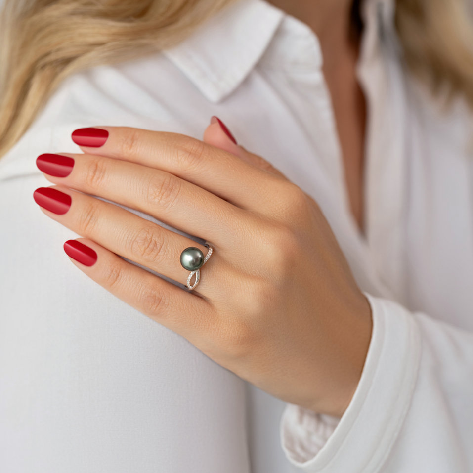 Diamond ring with Pearl Pacific Devotion